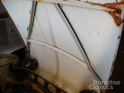 White 1965 Renault Dauphine