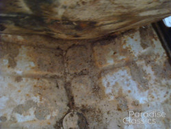 White 1965 Renault Dauphine