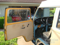 Tan 1970 Volkswagen Bus