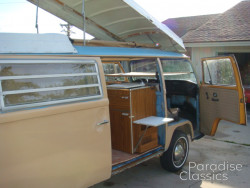 Tan 1970 Volkswagen Bus