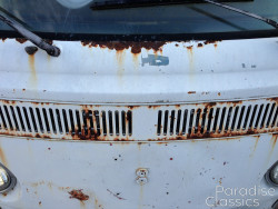 White 1970 Volkswagen Bus