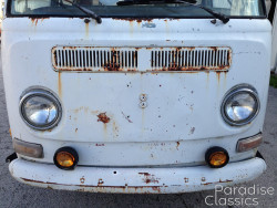 White 1970 Volkswagen Bus