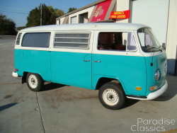 Bluegreen 1972 Volkswagen Bus