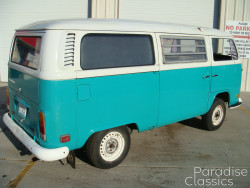 Bluegreen 1972 Volkswagen Bus
