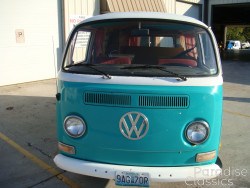 Bluegreen 1972 Volkswagen Bus