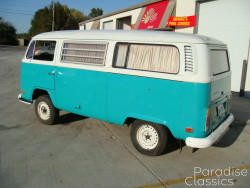 Bluegreen 1972 Volkswagen Bus